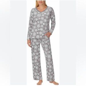 Nautica Womens Gray & White Snowflake Pajama Set Long Sleeve Top & Pants V-Neck